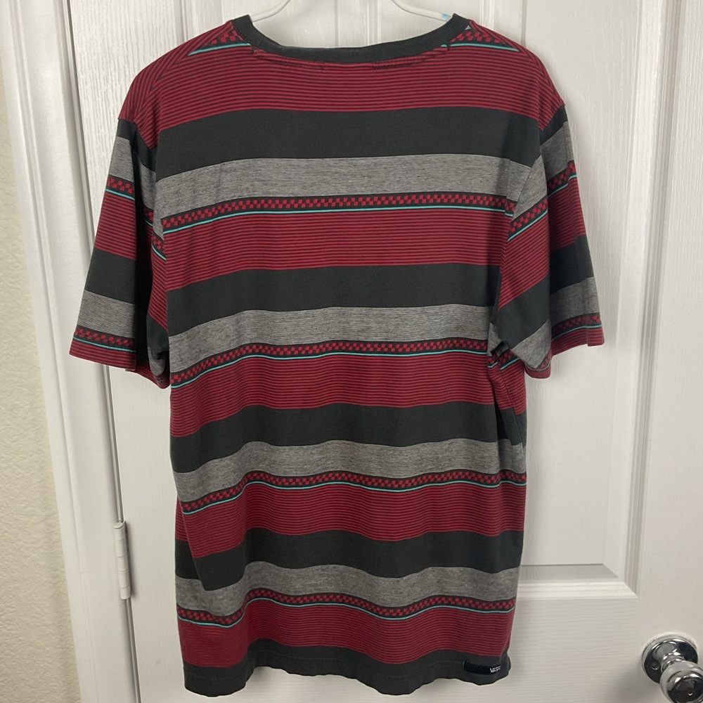 Pre-Owned Vans Men’s Striped Red, Black, and Gray with Blue T-shirt, Size M - Picture 2 of 5